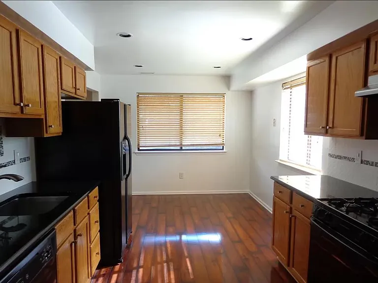 303 Edison Glen Ter — Photo 17