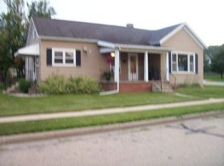 712 Academy St, Elroy, WI 53929