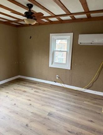 4th image of 215 E Hickman St