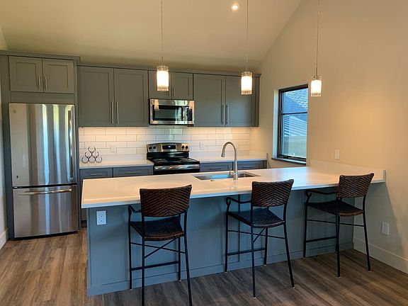 2nd image of 100 Big Sage Ct