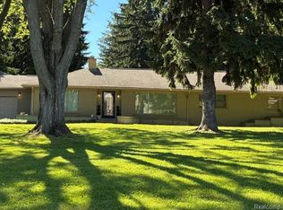 1519 Groton Rd, Bloomfield Hills, MI 48302