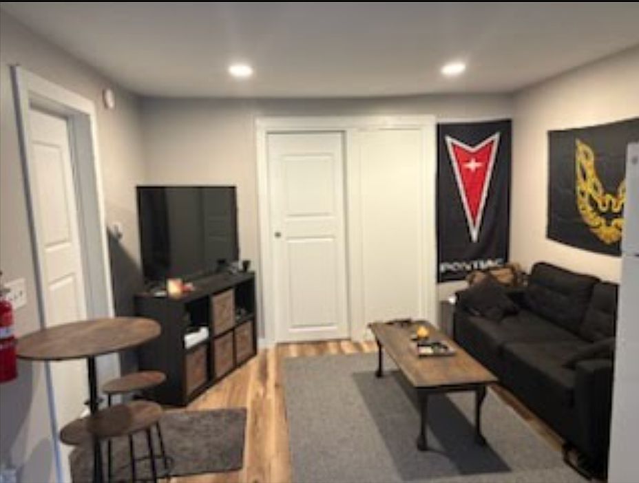 Living (kitchen behind)