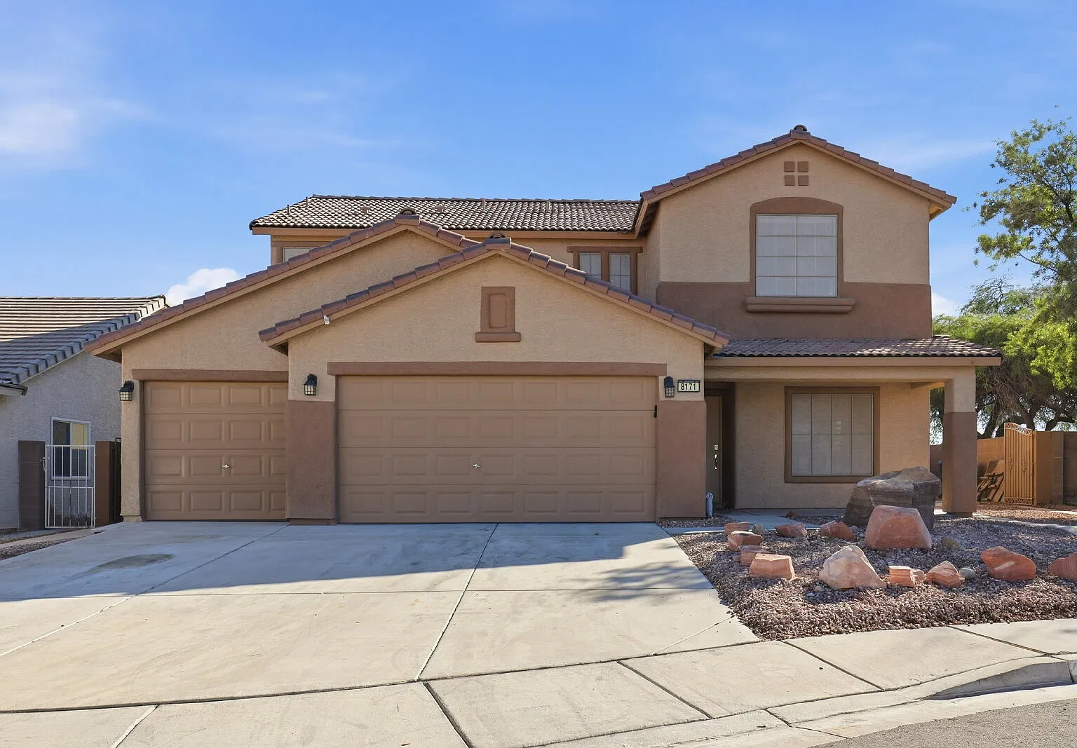 4 bed, 3.0 bath, 2598 sqft, $2,600 — Photo 2