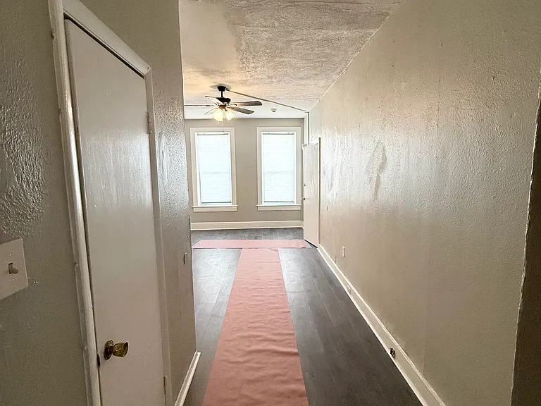 611 E Market St #1 — Photo 6