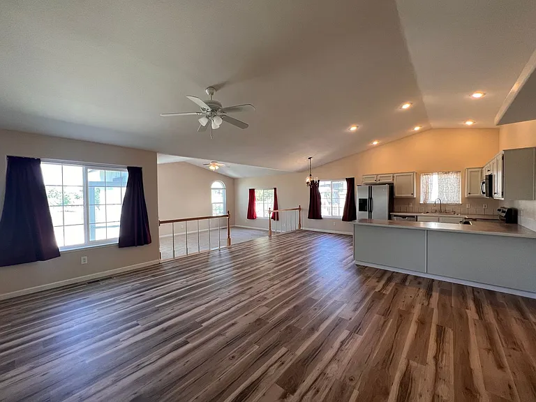 1073 Pepper Ln — Photo 20