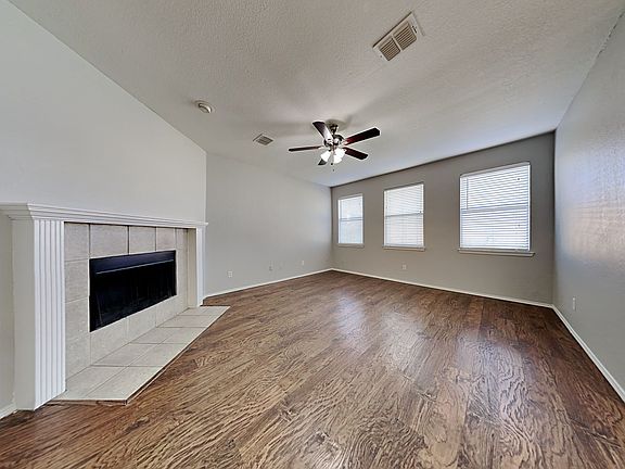 4th image of 2820 Earle Dr