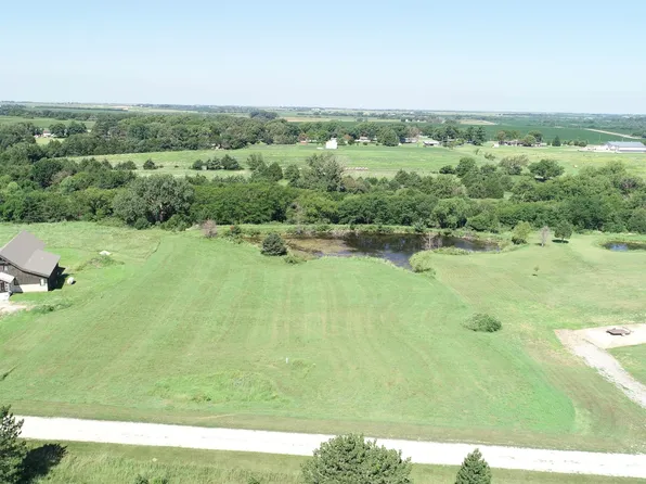 1325 Lakeview Ln, Beatrice, NE 68310