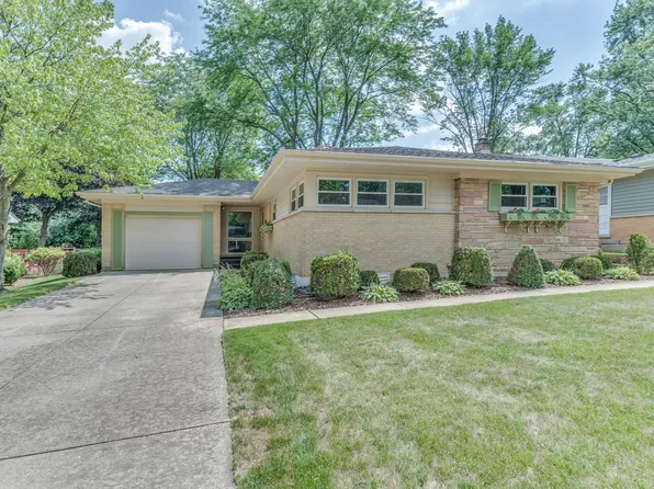 1620 Wakeman Ave, Wheaton, IL 60187