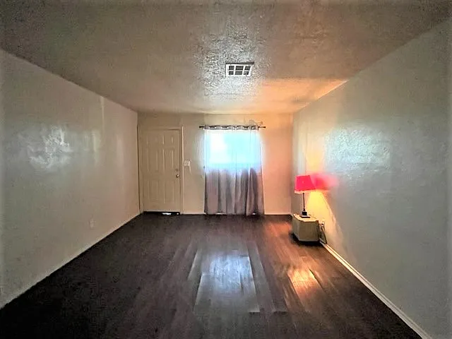 3 bed, 1.5 bath, 1000 sqft, $995 — Photo 2