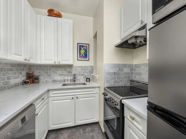 429 West 24th Street image 4 of 5