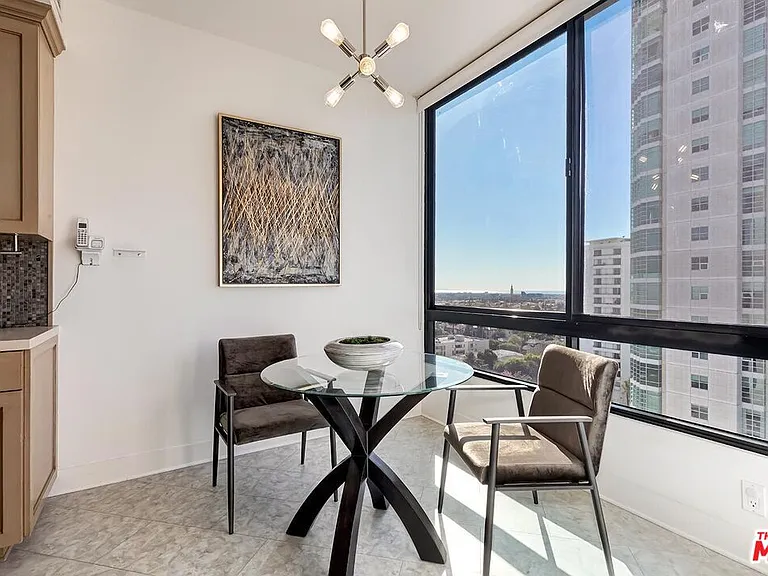 10350 Wilshire Blvd #1102 — Photo 18