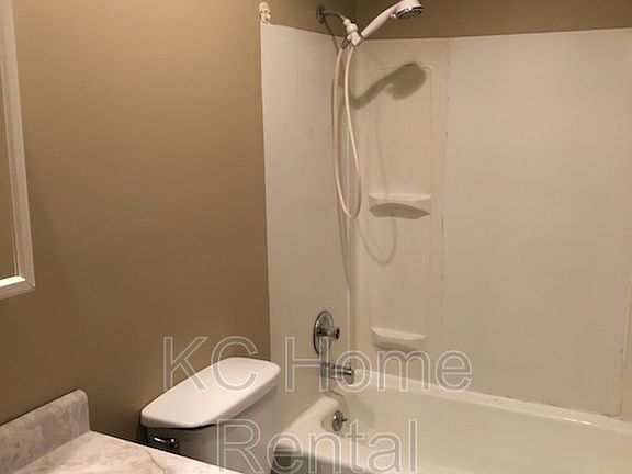 4th image of 10213 W 85th St