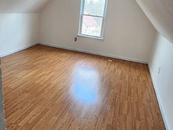 5th image of 9902 Sophia Ave