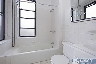 Rented by Barkoff Residential 