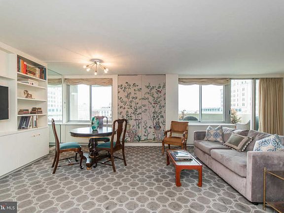 4th image of 604-36 S Washington Sq #1808