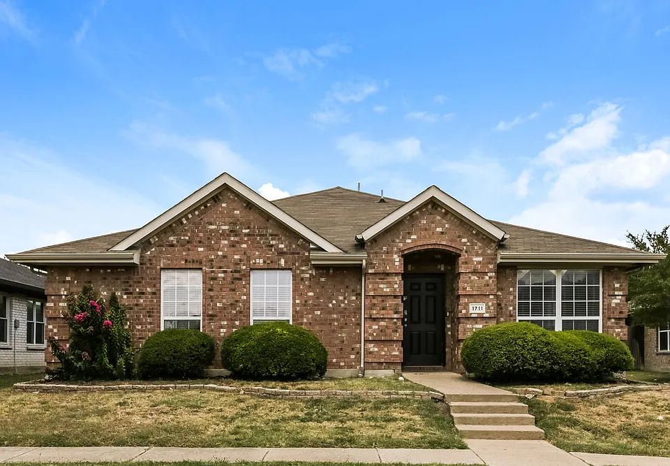 1711 Venus Dr W