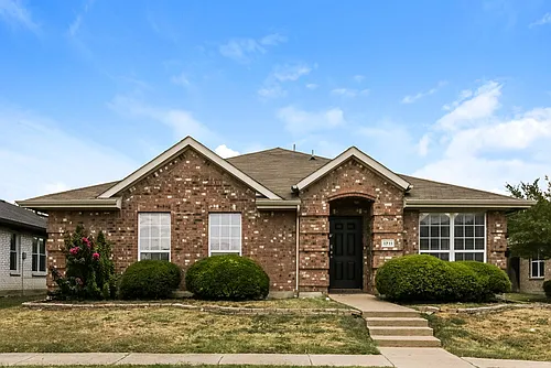 1711 Venus Dr W Photo 1