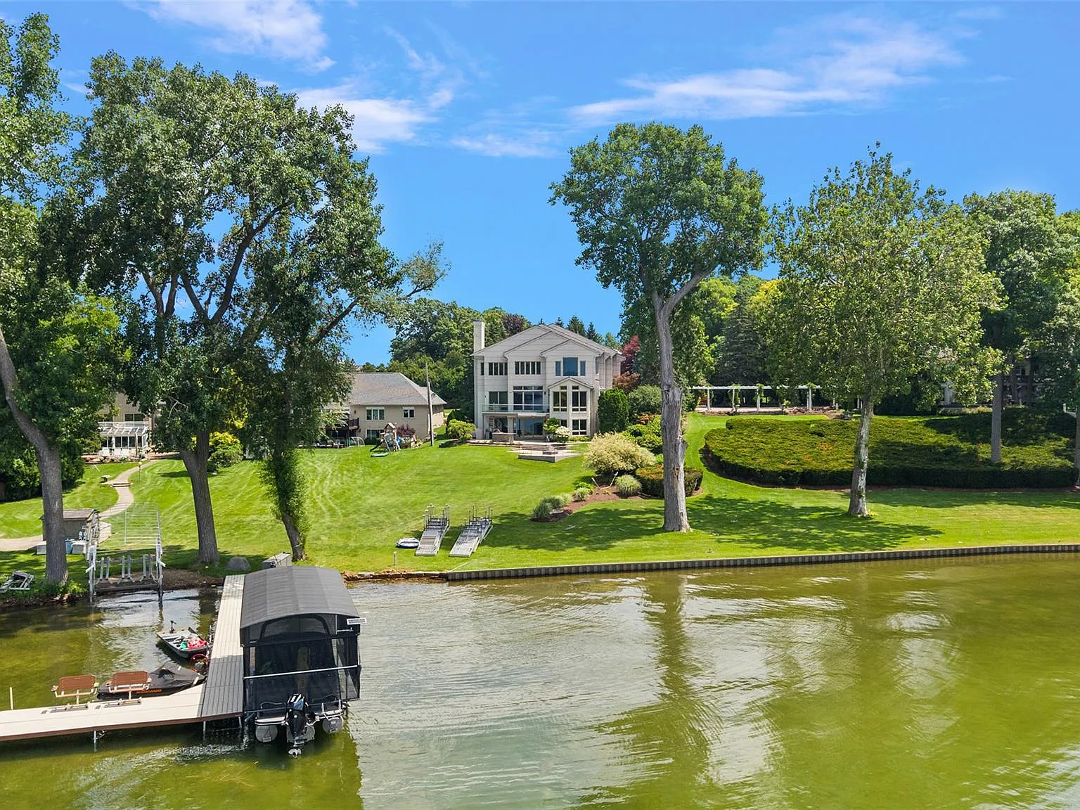 4 bed, 7.0 bath, 6530 sqft, $14,900 — Photo 4