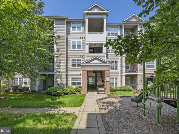 19620 Galway Bay Cir APT 303, Germantown, MD 20874