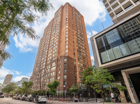 633 Bay St, Toronto, ON