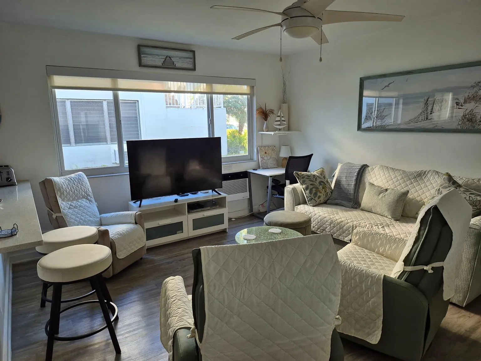 2 bed, 1.0 bath, 880 sqft, $2,300 — Photo 2