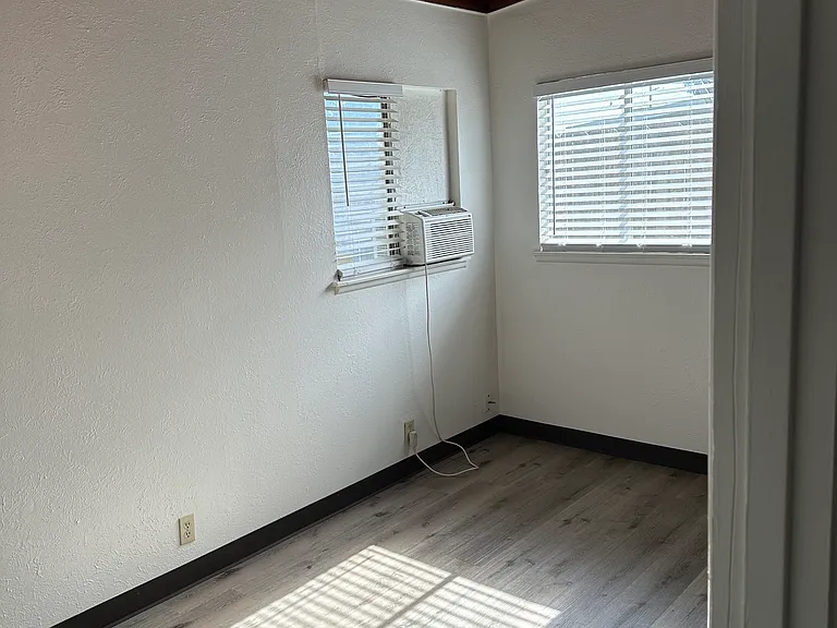 1623 W Caldwell Ave — Photo 9
