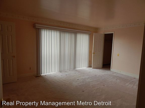 2nd image of 42160 Lochmoor St