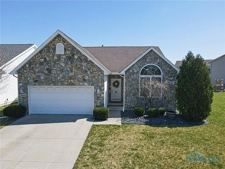 1544 N Redhawk Dr — Photo 1