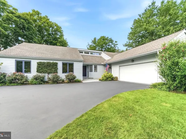 102 Milltop Dr, Kennett Square, PA 19348
