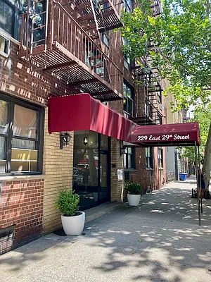 Rented by Green Line Realty | media 12