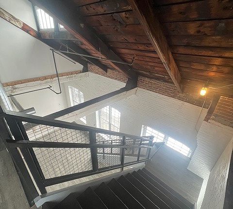 5th image of 24 Amity St #10935512