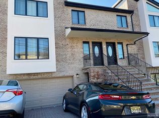 241 10th St, Palisades Park, NJ 07650