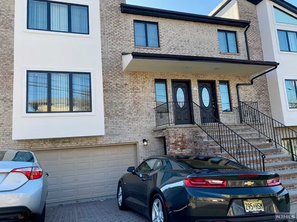 241 10th St APT B, Palisades Park, NJ 07650