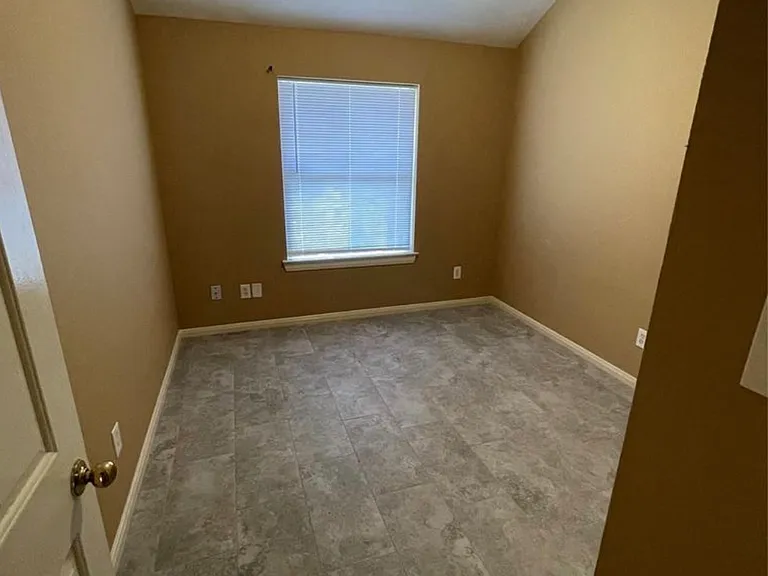 5235 Sherilynn Dr — Photo 8
