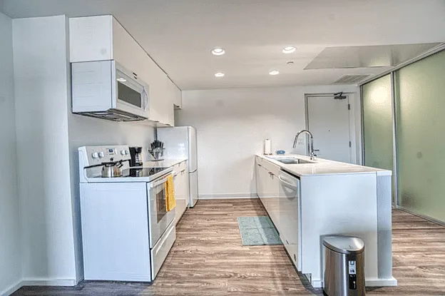 Lofts at 629 Euclid — Photo 6