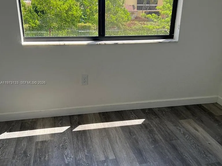 20564 NE 5th Pl — Photo 13