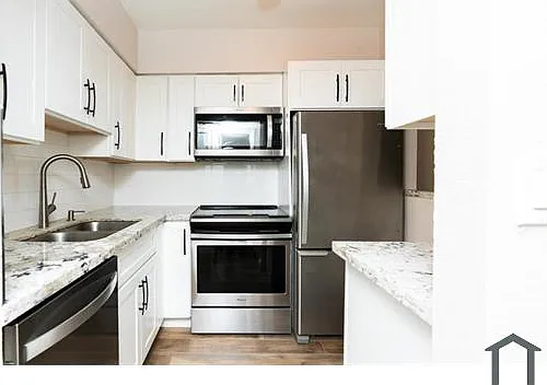 2607 NE 8th Ave #37