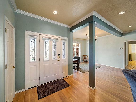 5th image of 1010 W Moore Ave