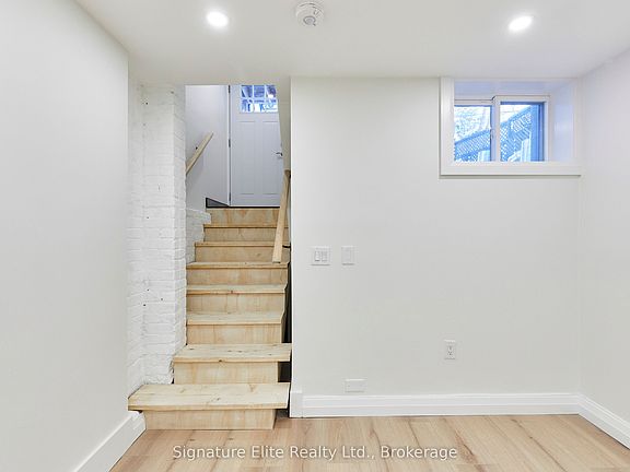 3rd image of 927 Kingston Rd