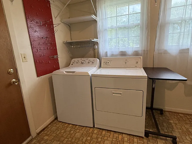 413 Harolds Dr NW — Photo 16