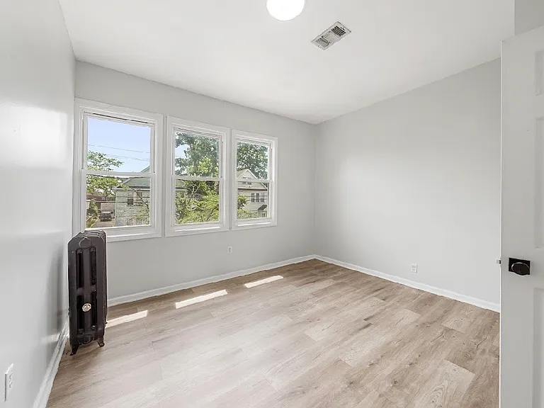 210 W Price St #2L — Photo 9