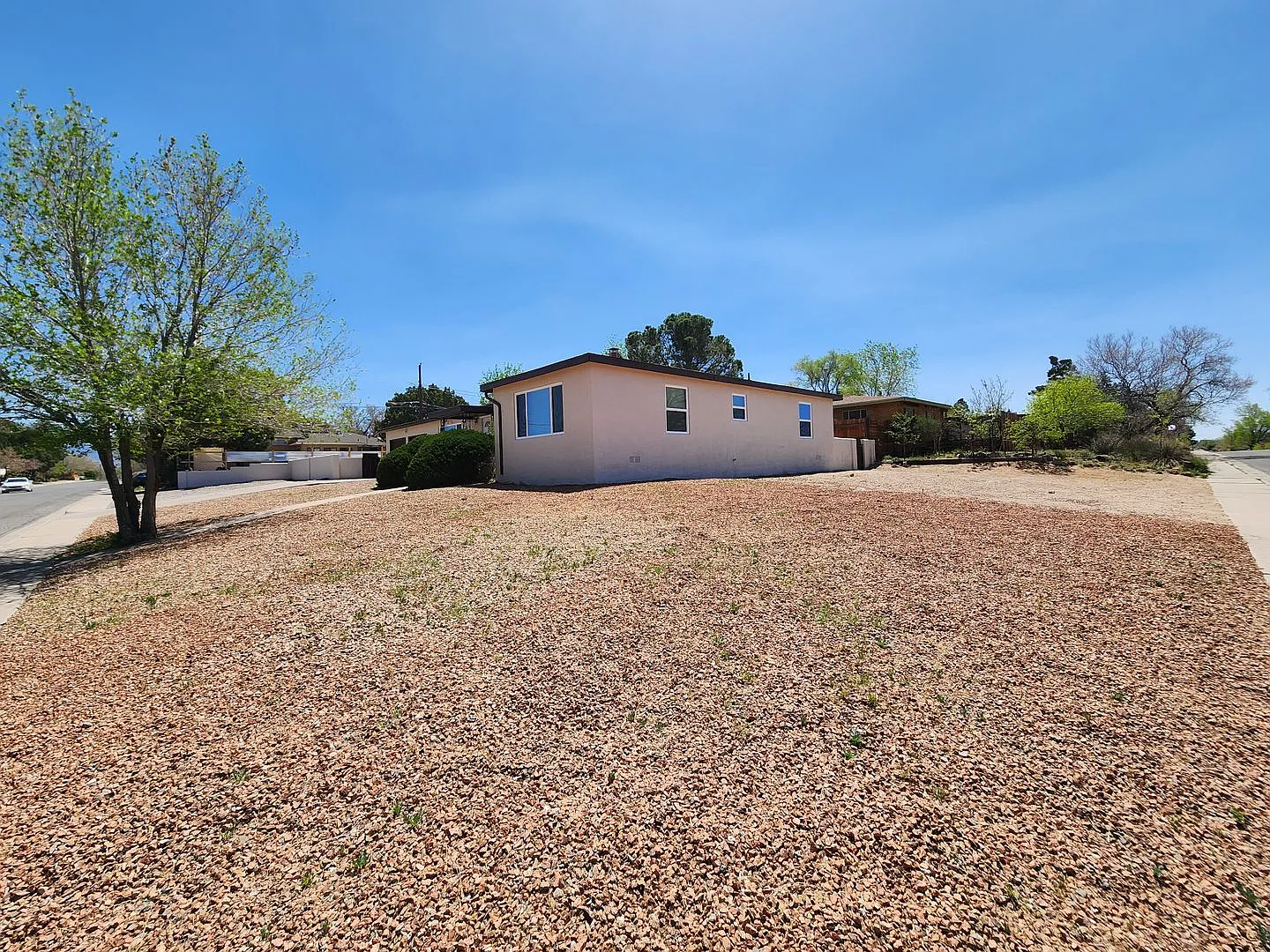 4 bed 2.5 bath — Photo 2