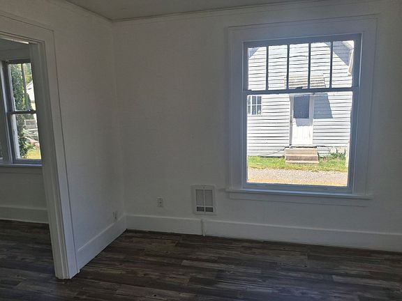 2nd image of 409-411 S Silver St #409-1