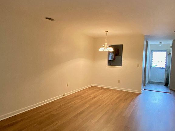 5th image of 105 Gregory Ct