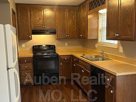 5th image of 10115 E 67th St