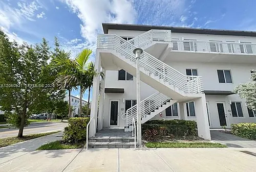 10270 NW 66th St Photo 1