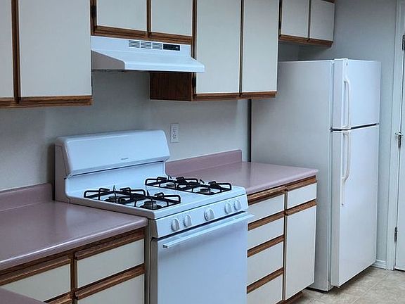 2nd image of 2950 & 2952 Stacie Way #2952