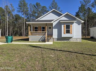 1713 E Lake Shore Dr, Carriere, MS 39426