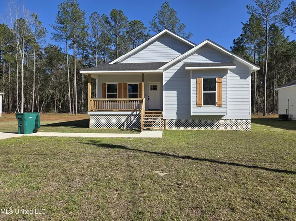 1713 E Lake Shore Dr, Carriere, MS 39426