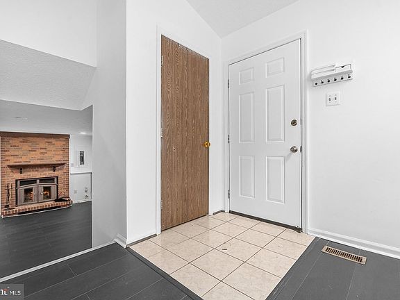 4th image of 7 Briarleaf Ct